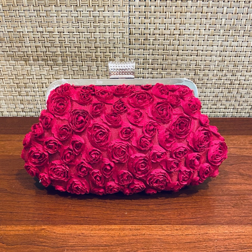 SOLD🌟HP🌟VTG 1980 Red 3D Rose Beaded Clutch/Shoulder - Picture 8 of 9